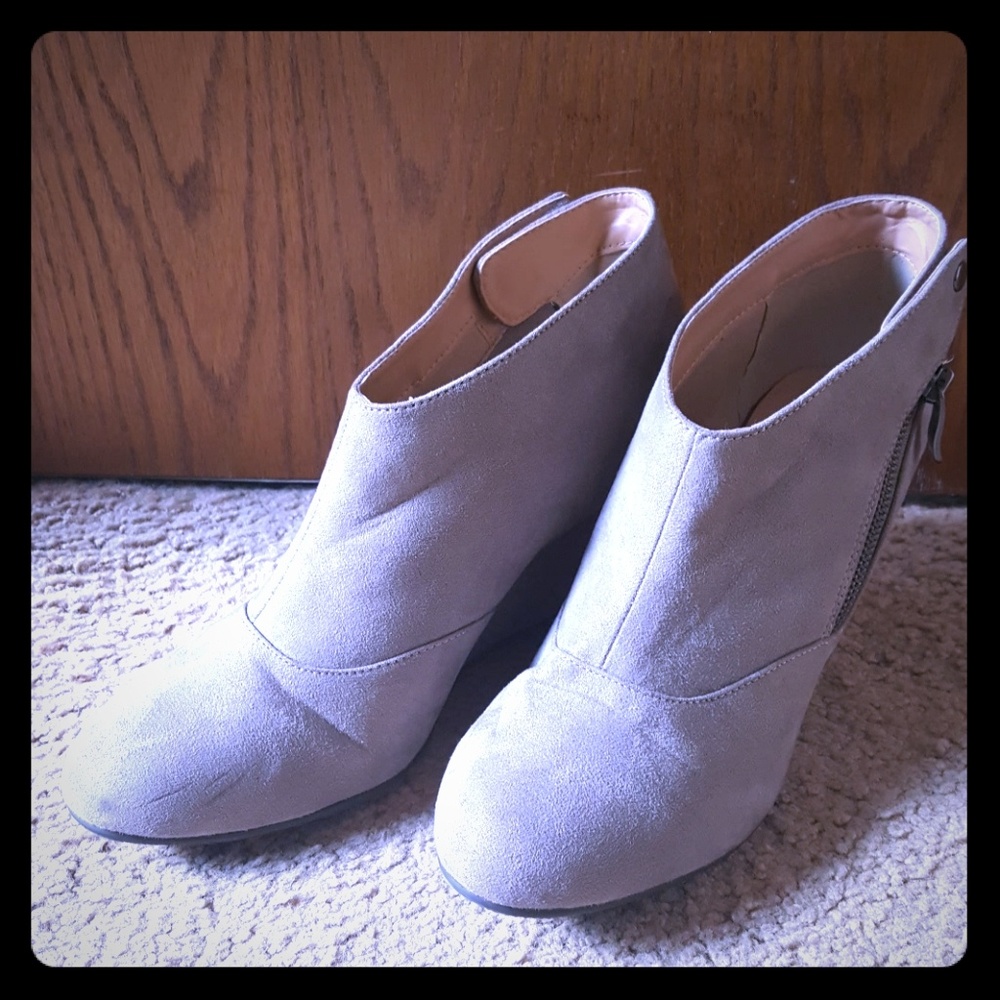 CL by Laundry Seude Ankle Wedge Bootie